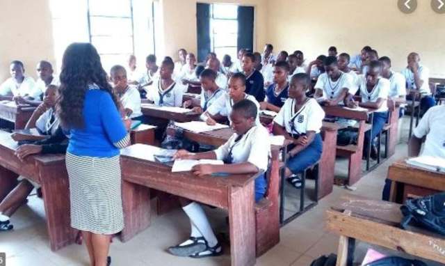 COVID-19: FG Agrees to Pay Salaries of Teachers in Private Schools
